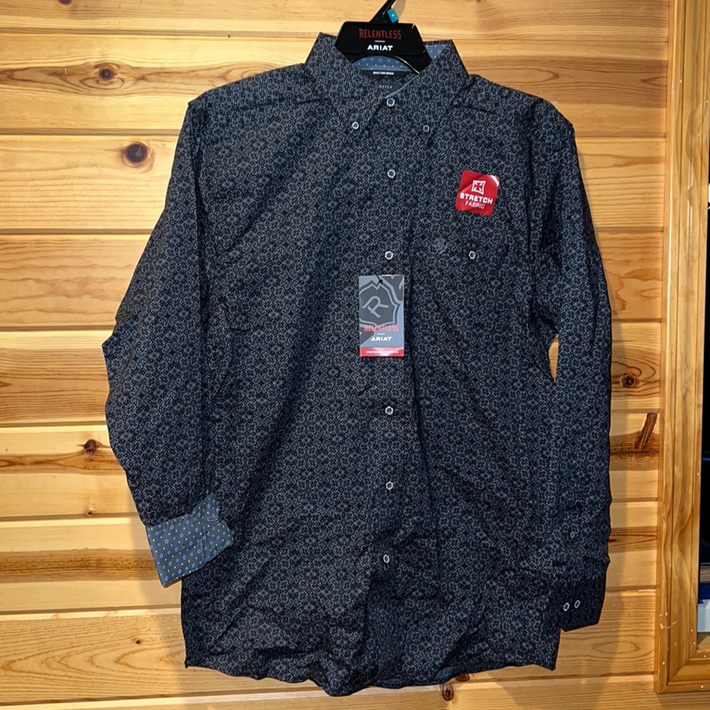 NWT ARIAT Relentless size Medium stretch classic long sleeve shirt